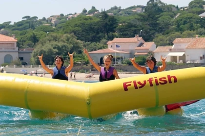 Tour de bouée tractée en mer - Bonjour Fun
