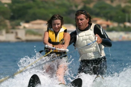 Tour de ski nautique ou wakeboard en mer - Bonjour Fun