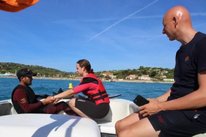 Tour de ski nautique ou wakeboard en mer - Bonjour Fun