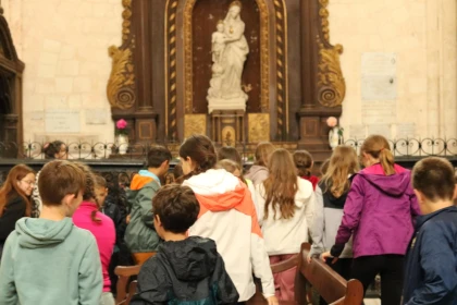 Visite guidée de l'abbatiale de Saint-Germer-de-Fly pour les enfants - Bonjour Fun
