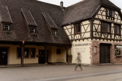 Visite guidée de la distillerie Nusbaumer à Steige - Bonjour Fun