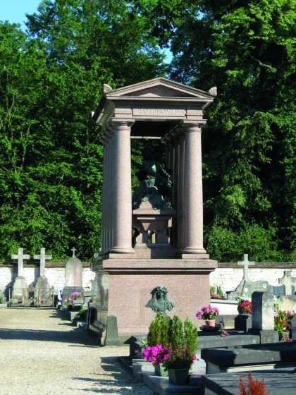 Visite guidée « Le cimetière Bourillon, lieu de mémoire » à Chantilly - Bonjour Fun