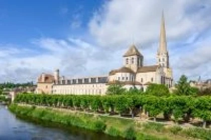 Visite libre de l'Abbaye de Saint-Savin avec tablette numérique - Bonjour Fun