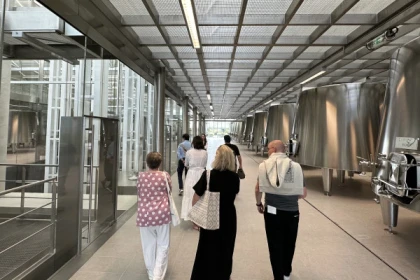 Wine tour Médoc en petit groupe (Mercedes EQV Luxe) - Bonjour Fun