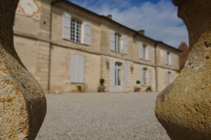 Wine tour St-Emilion petit groupe (Mercedes EQV Luxe) - Bonjour Fun
