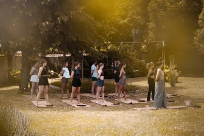 Yoga Champagne - Bonjour Fun