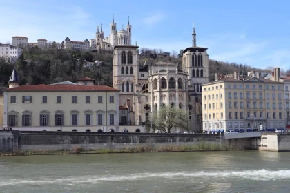 Croisière d'1h30 au cœur de Lyon ( avec audio guide) - Bonjour Fun