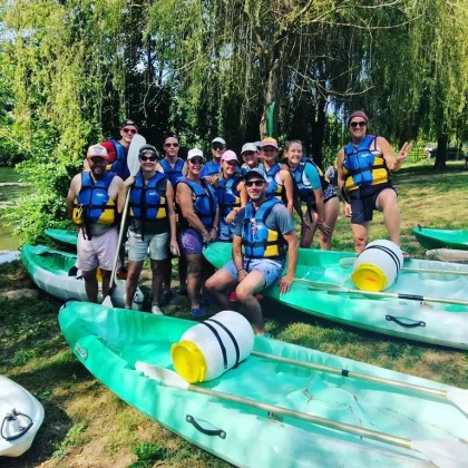 Parcours d'obstacle & Descente canoë Vallée de l’Aveyron libre (option avec un guide nous contacter). - Bonjour Fun