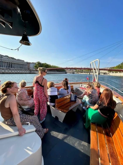 Service régulier Vaporetto Départ Confluence - Bonjour Fun