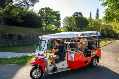 Visite commentée de Bayonne en Tuk Tuk - en FRANCAIS - Bonjour Fun