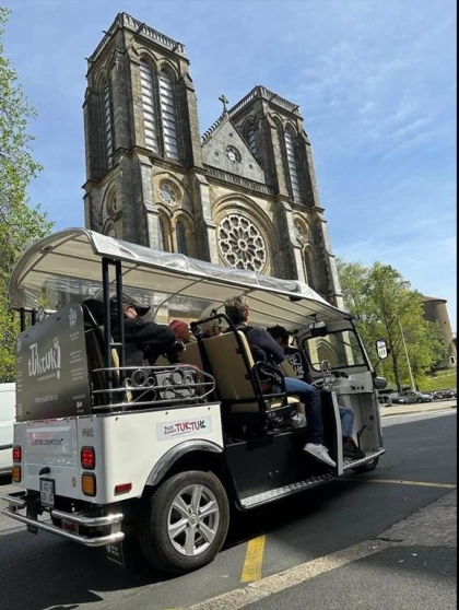 Visite commentée de Bayonne en Tuk Tuk - en FRANCAIS - Bonjour Fun