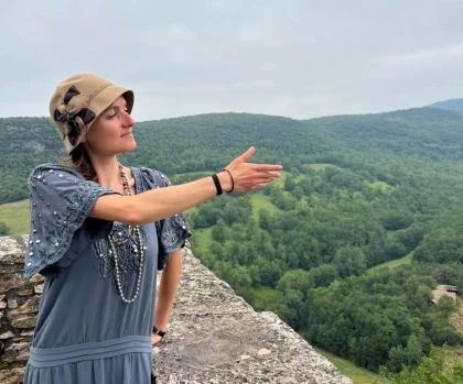 Visite guidée de Puycelsi : la promenade de mademoiselle Augustine - Bonjour Fun