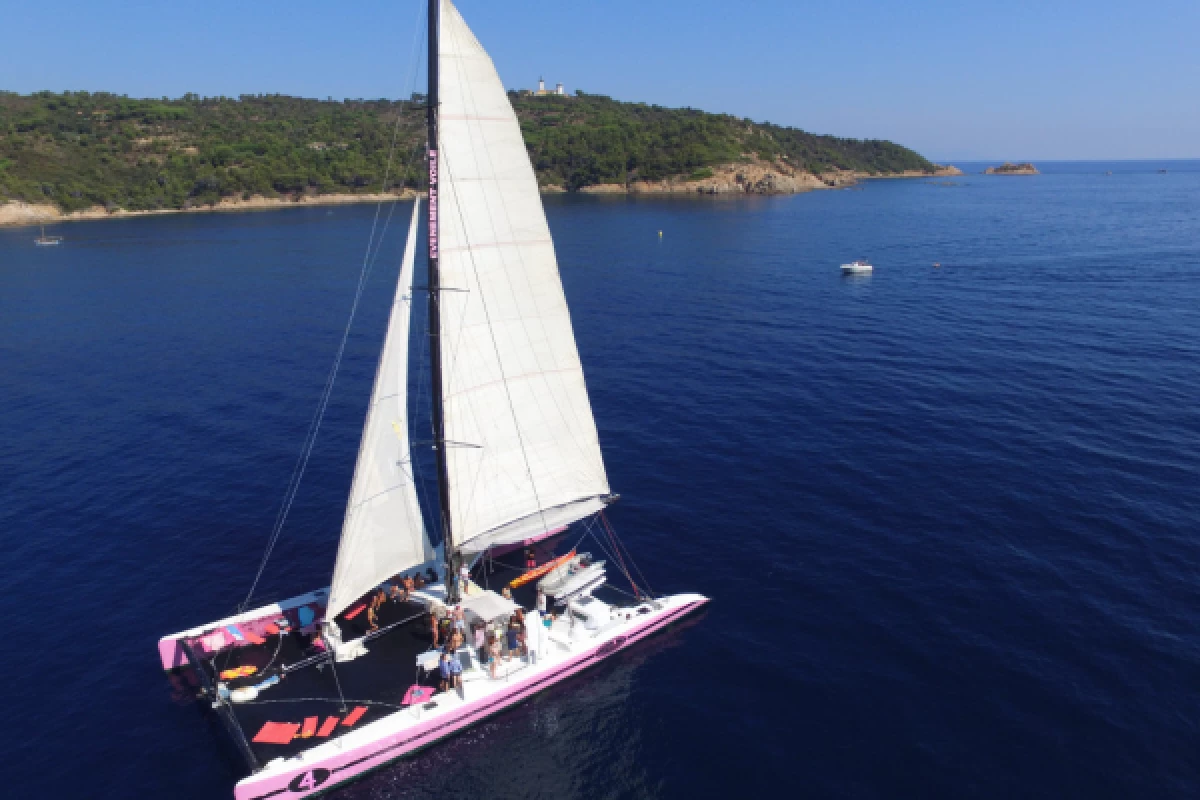 1/2 journée Catamaran Baie des Canoubiers Départ Cogolin - Bonjour Fun