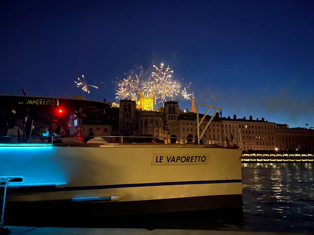 14 Juillet à bord du Vaporetto - Bonjour Fun