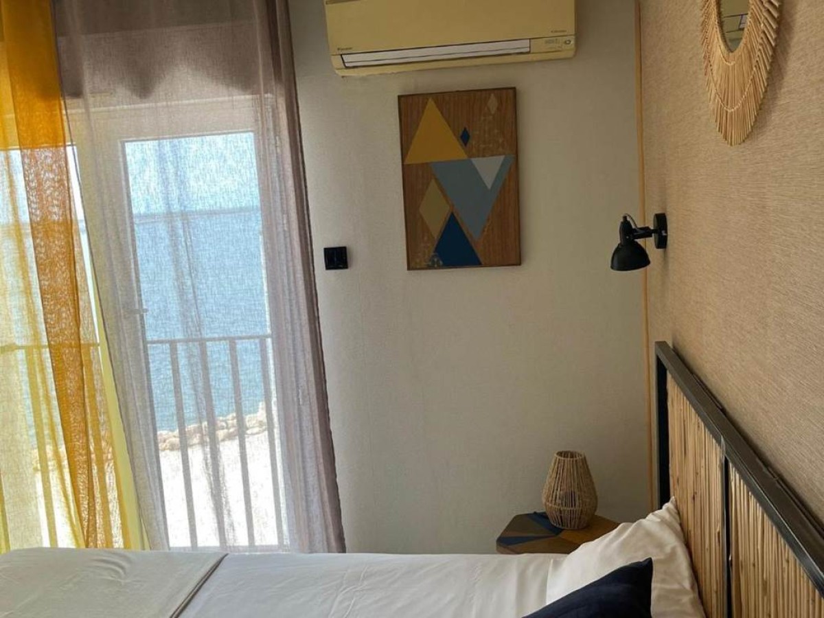 A La Voile Blanche - Bonjour Fun