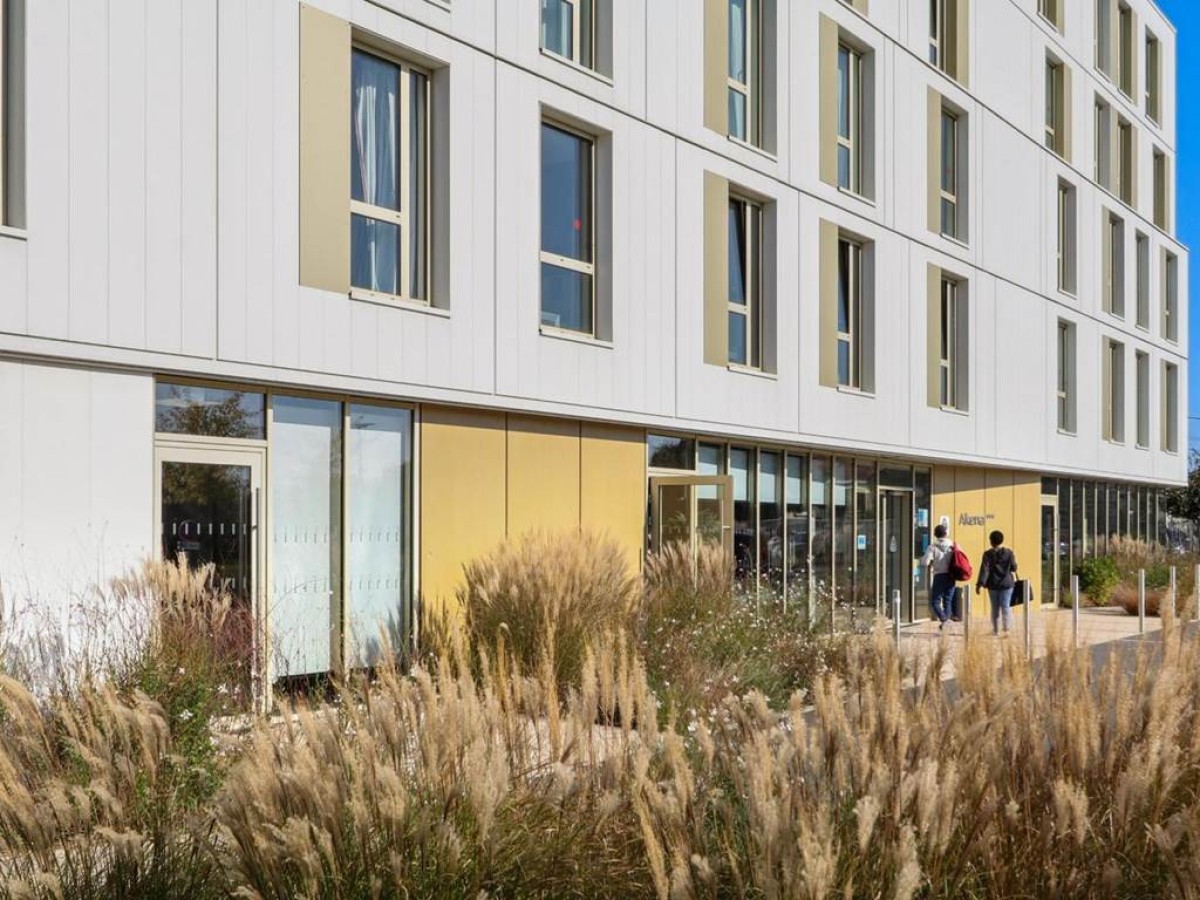 Akena Nantes Rezé Aéroport - Bonjour Fun