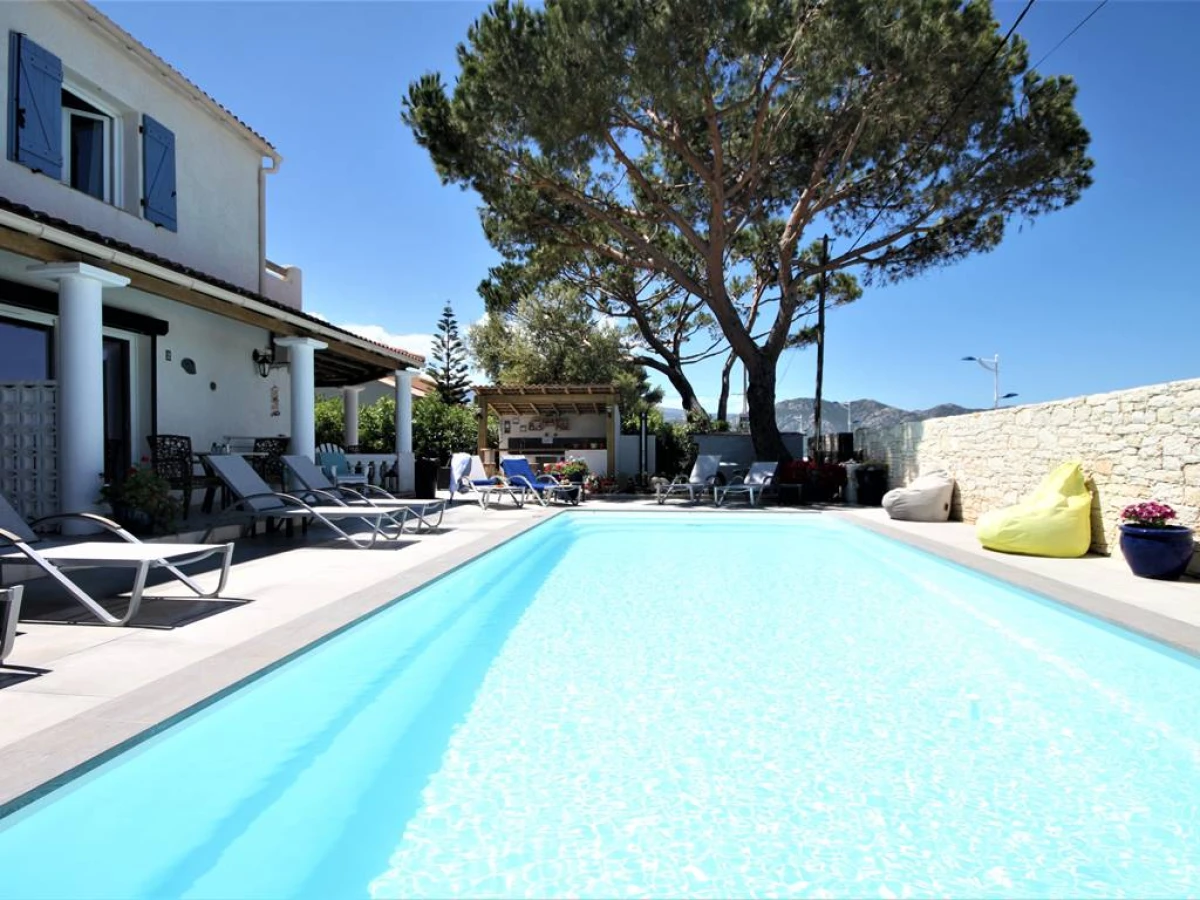 Appart Bleu Azur  Appart Hôtel à Saint-Florent - Bonjour Fun