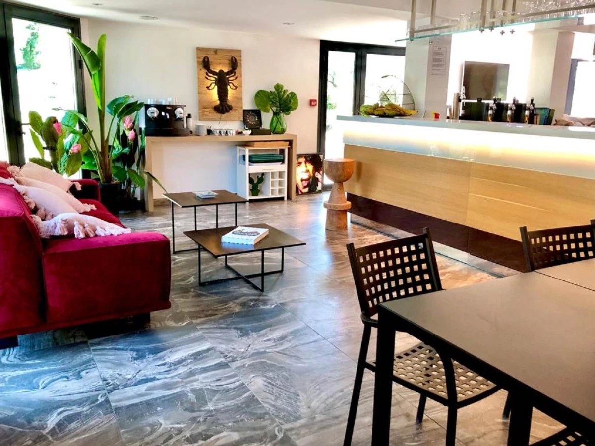 Appart' Hotel La Girafe Marseille Est - Porte d'Au - Bonjour Fun