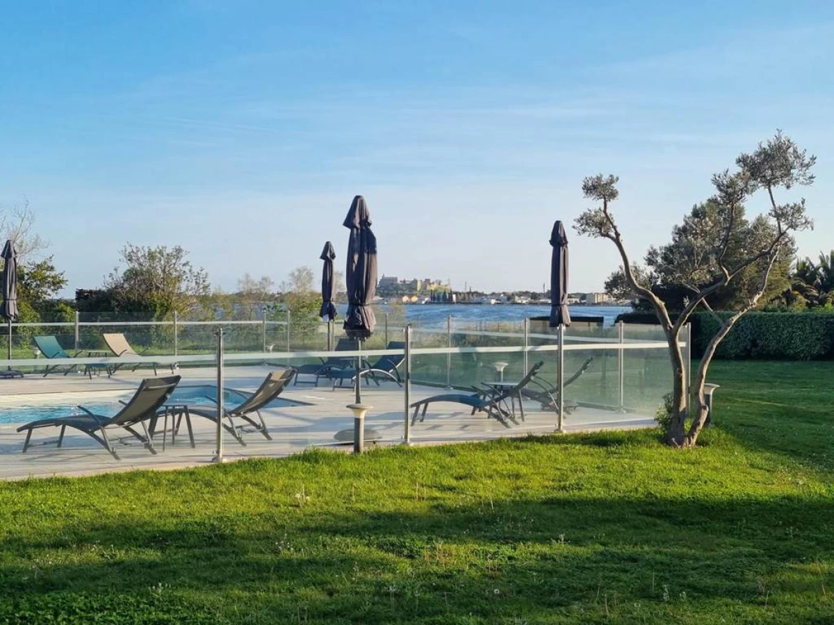 Ariane Hôtel Fos sur Mer - Bonjour Fun