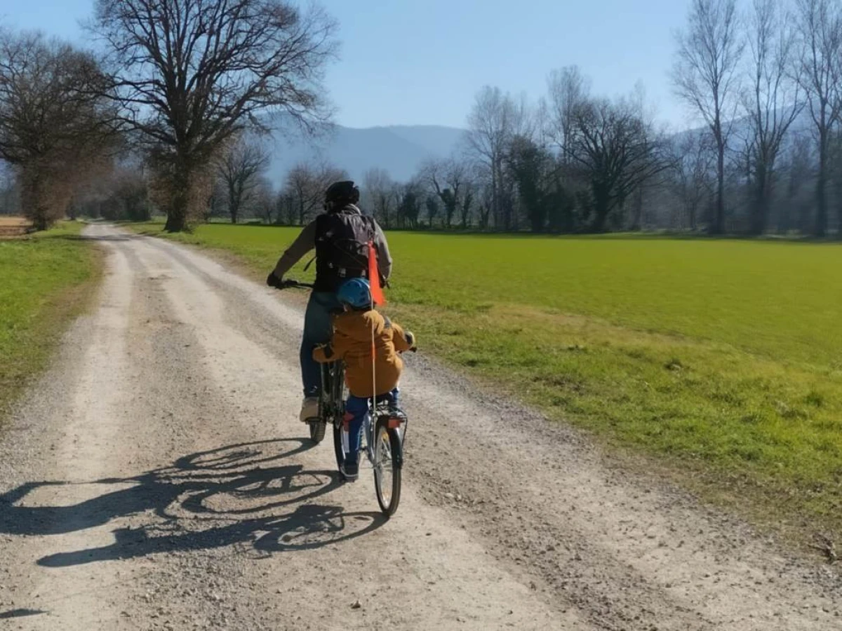 Balade autour du Lac de Lenclas : Nature et détente en vélo électrique - Bonjour Fun
