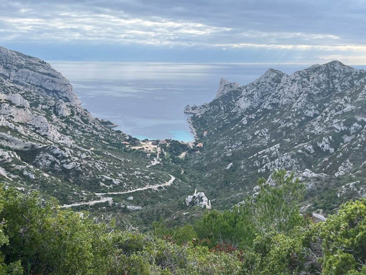 Balade front de mer et calanques - Bonjour Fun