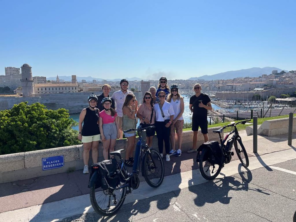 Balade historique de Marseille en vélo électrique 2H Avec Guide - Bonjour Fun