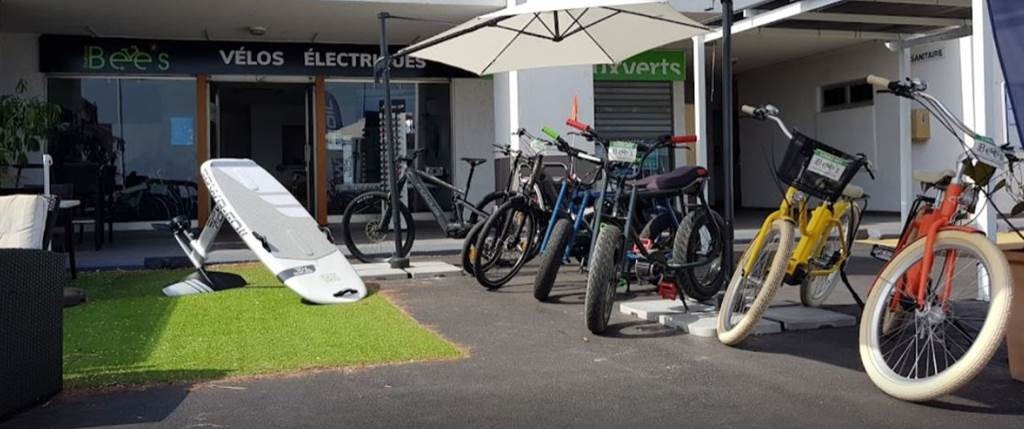 Balade le long de la Corniche en vélo électrique : Explorez les côtes du Var - Bonjour Fun
