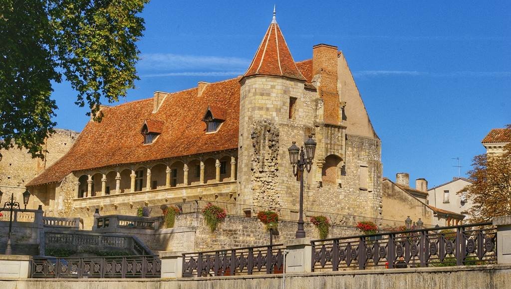 Balade patrimoine / jeu :Itinéraire dans la ville d'Agen Green Pursuit - Bonjour Fun