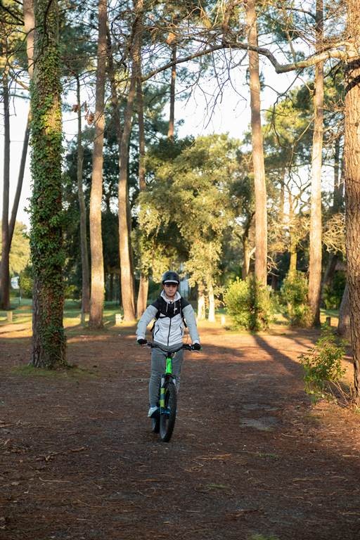 Balade Trottinette découverte d'un atelier textile 100% made in France - Bonjour Fun