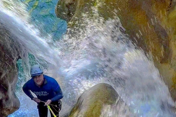 Canyoning in Río Verde, Saltaríos. - Bonjour Fun