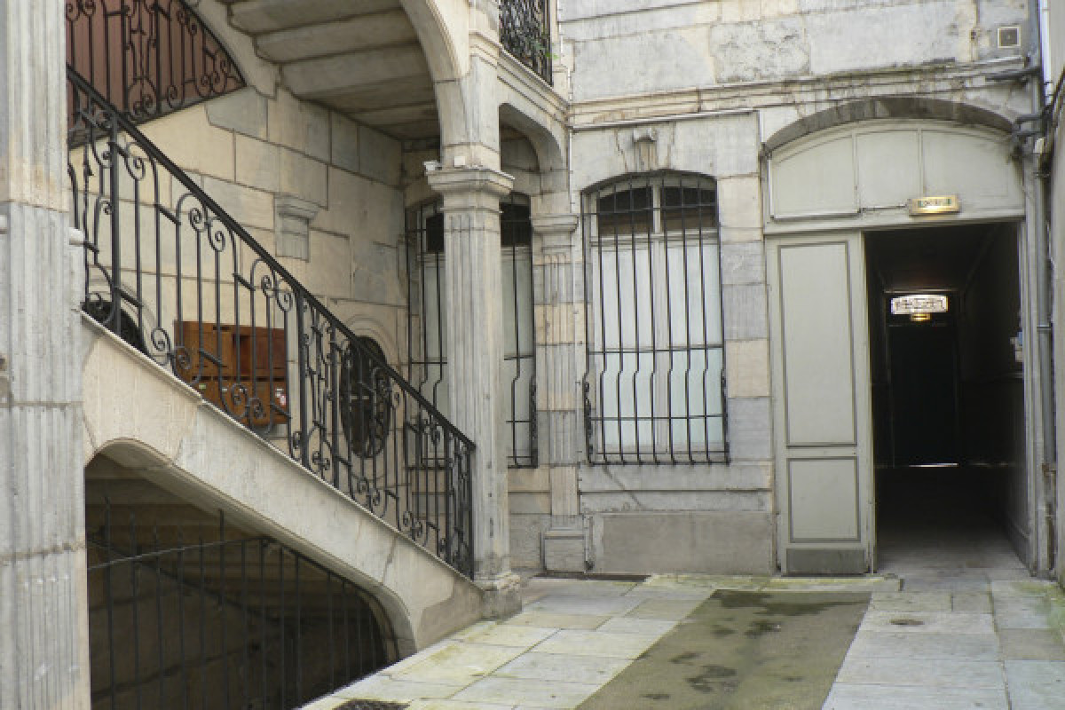 BESANÇON AU SIÈCLE DES LUMIÈRES : FLORAISON DES HÔTELS PARTICULIERS SOUS LOUIS XV - Bonjour Fun