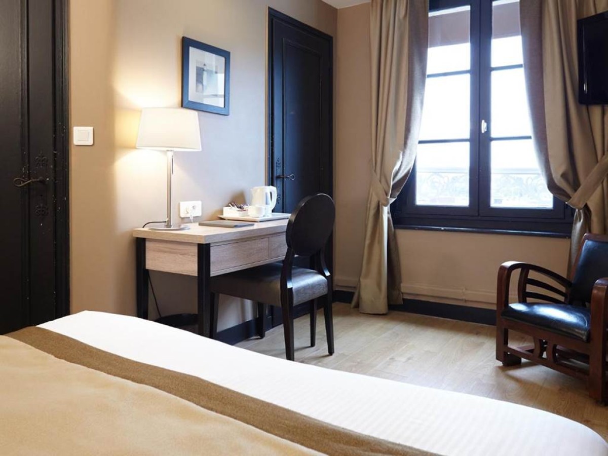 Best Western Le Cheval Blanc -Vue sur le port-plei - Bonjour Fun