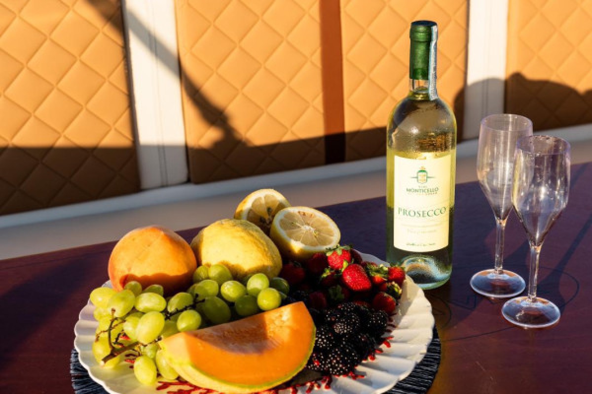 Boat Tour Amalfi Coast Saver 10.30 (max 11 guests) - Bonjour Fun