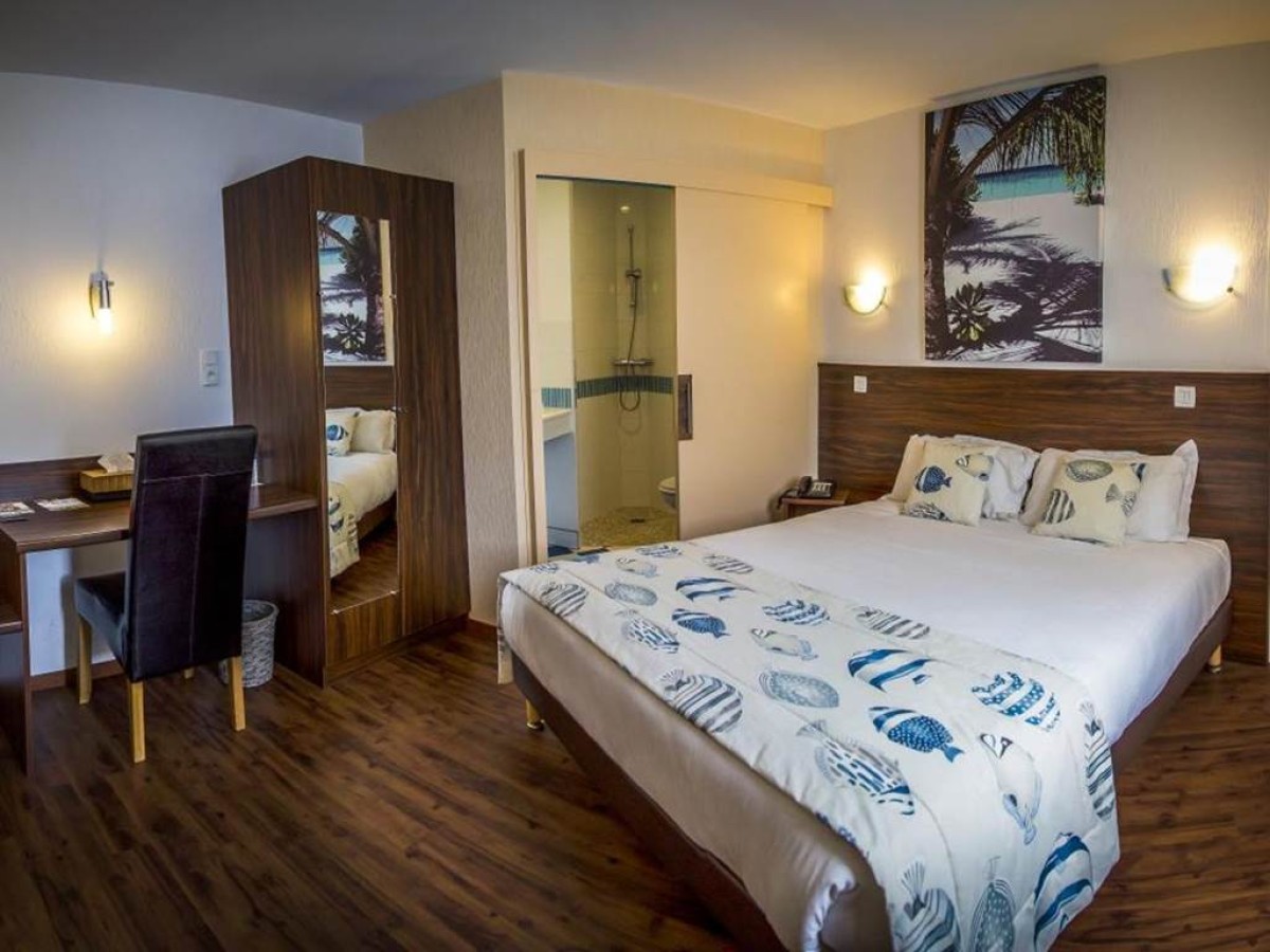 Brit Hotel Azur - Bonjour Fun