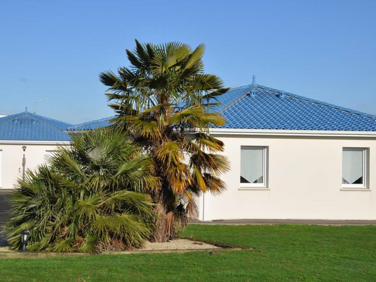 Brit Hotel Azur - Bonjour Fun