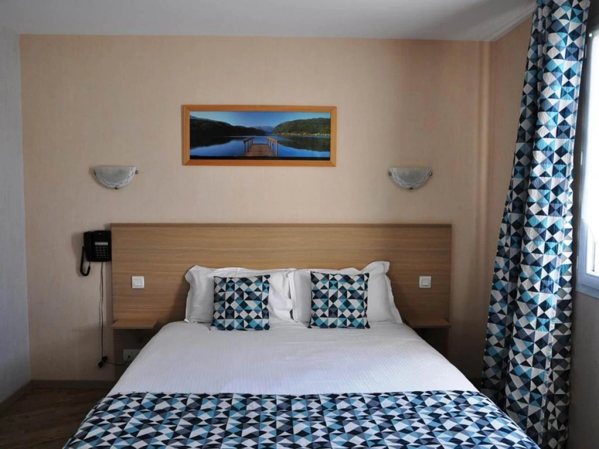 Brit Hotel Azur - Bonjour Fun