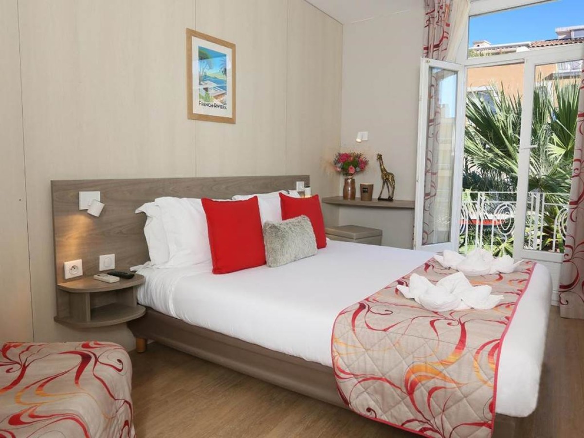Brit Hotel Confort Le Revest Sainte-Maxime - Bonjour Fun