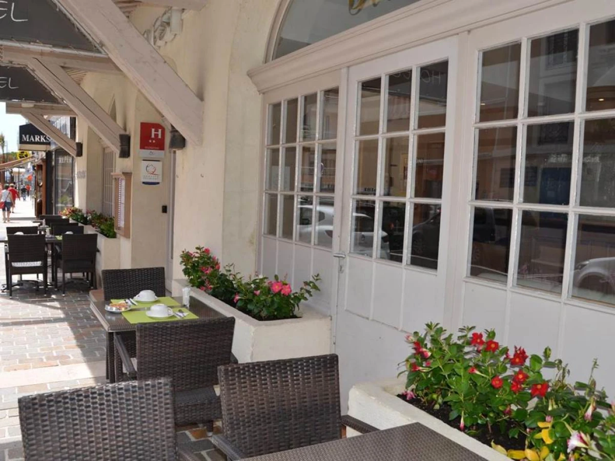 Brit Hotel Confort Le Revest Sainte-Maxime - Bonjour Fun