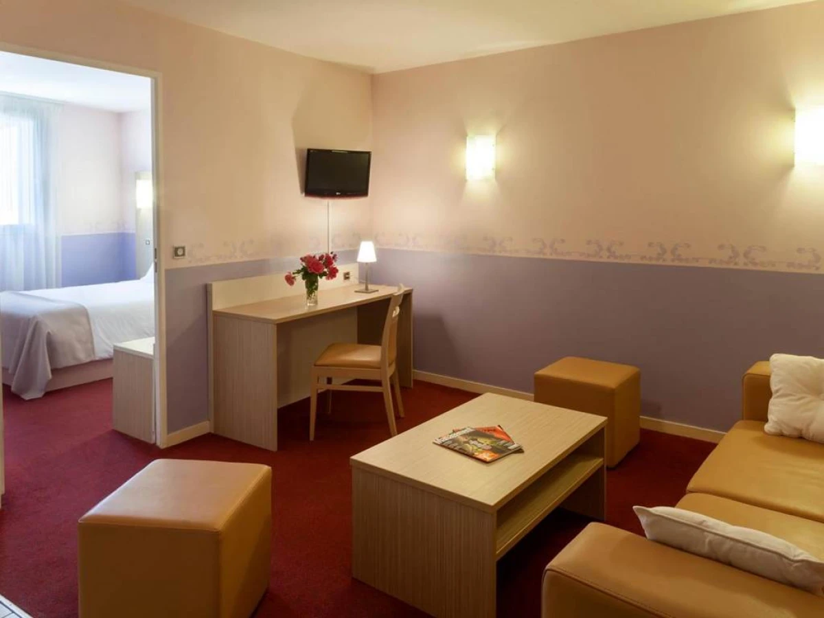 BRIT HOTEL Le Lion d'Or CHINON - Bonjour Fun