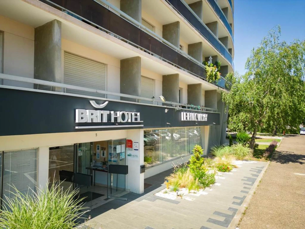Brit Hotel Le Parc Vichy - Bonjour Fun
