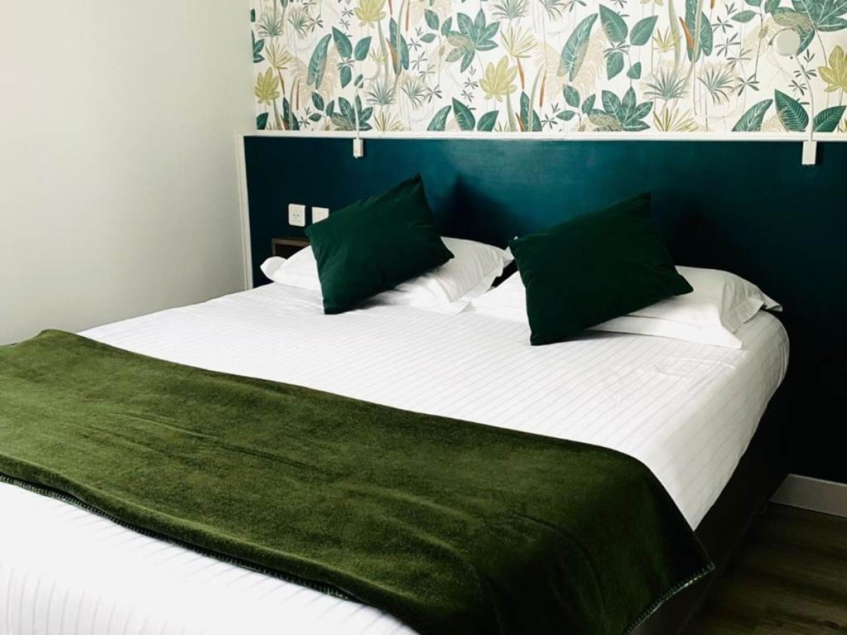 Brit Hotel Le Surcouf - Bonjour Fun