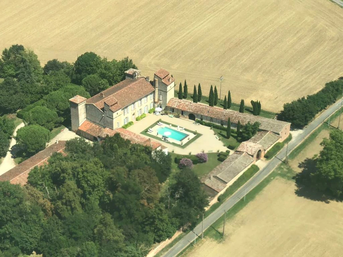 Château d'Issus - Bonjour Fun