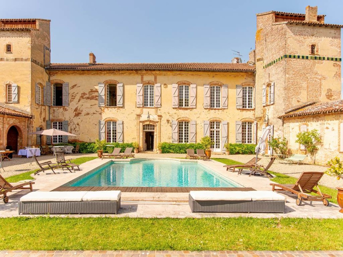 Château d'Issus - Bonjour Fun