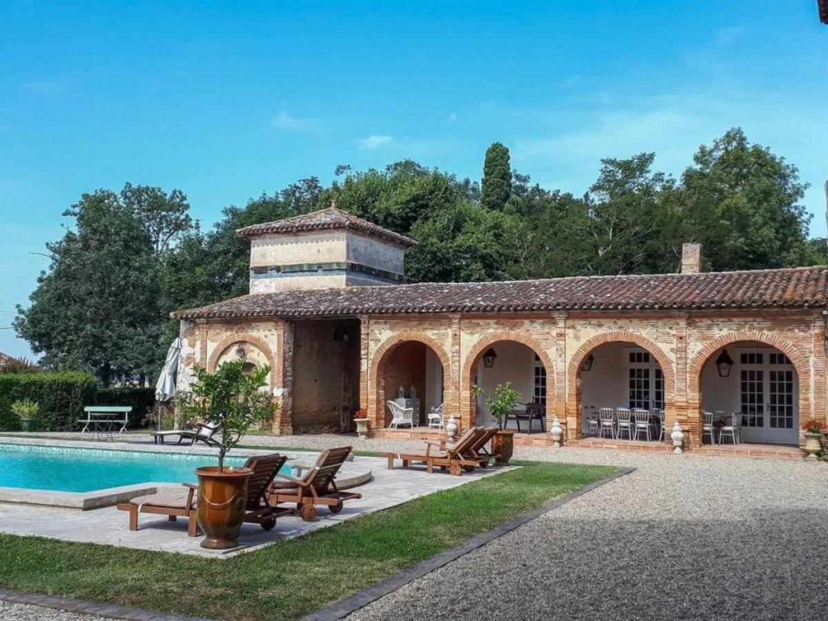 Château d'Issus - Bonjour Fun