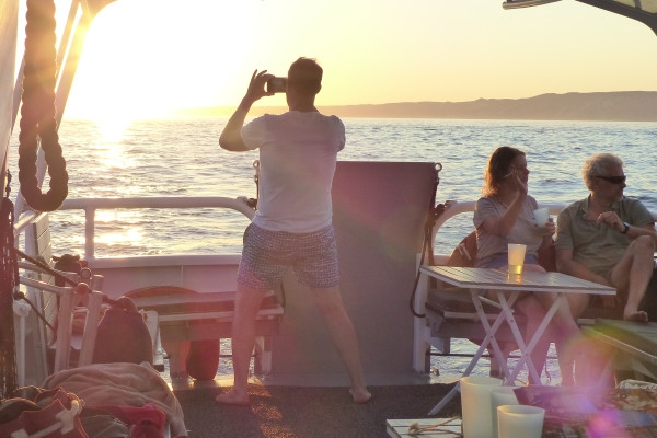 Circuit 2 h - Coucher du soleil en bateau  du 1er avril au 31 octobre (saison chaude) - Bonjour Fun