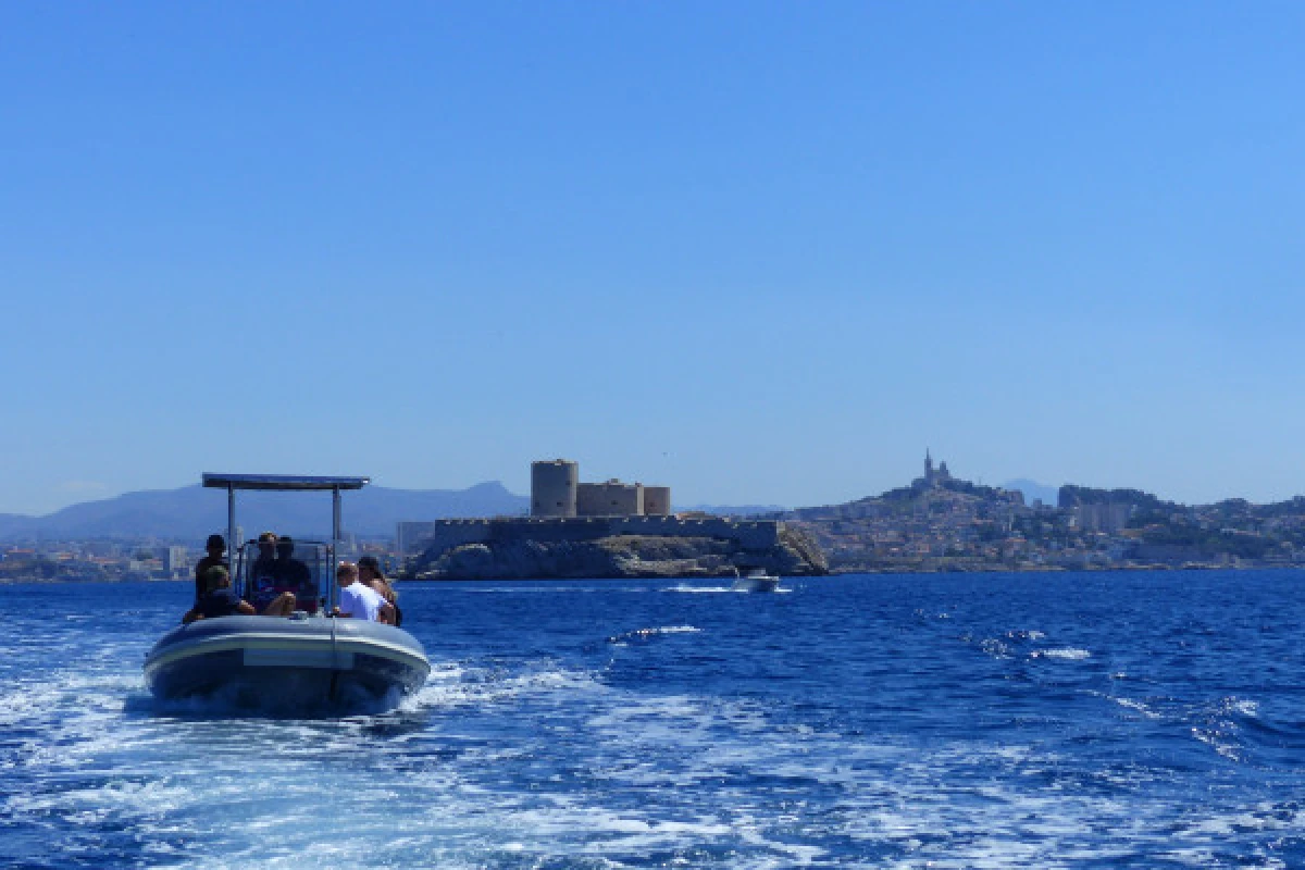 Circuit 2 h découverte de Marseille par la mer - Bonjour Fun