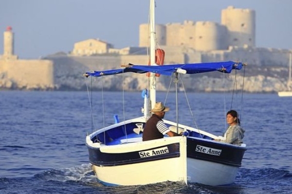 Circuit patrimoine historique 2h à bord d'une barquette marseillaise - Bonjour Fun