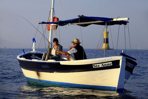 Circuit patrimoine historique 2h à bord d'une barquette marseillaise - Bonjour Fun