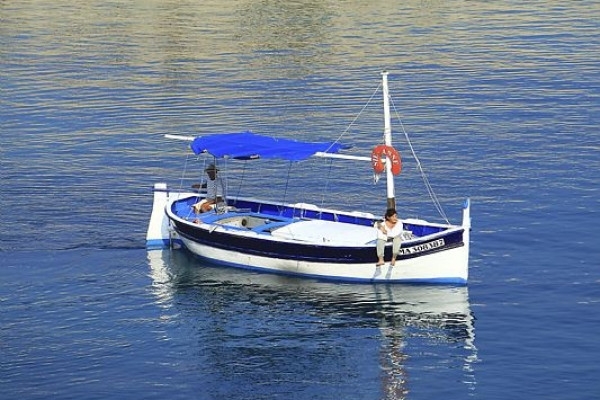 Circuit patrimoine historique 2h à bord d'une barquette marseillaise - Bonjour Fun