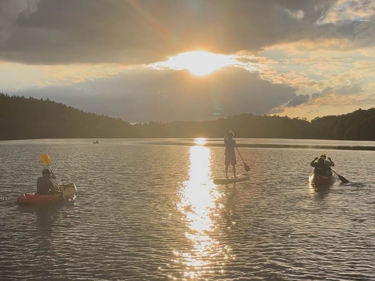 Coucher de Soleil sur l'eau au Lac de Lourdes - Bonjour Fun
